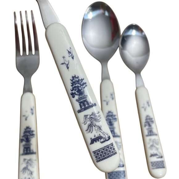 Vintage Blue Willow Pattern 4 Pc Place Setting Stainless Flatware Taiwan - Picture 1 of 5